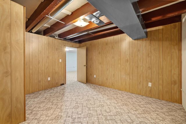 117 26th St SW, Minot, ND 58701