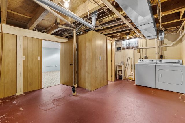 117 26th St SW, Minot, ND 58701