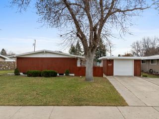 117 26th St SW, Minot, ND 58701