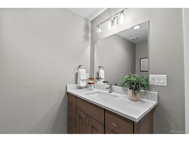 1560 S Monroe St, Denver, CO 80210
