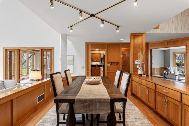 702 Haddonstone PLACE, Mequon, WI 53092