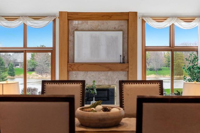 702 Haddonstone PLACE, Mequon, WI 53092