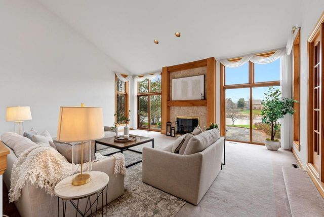 702 Haddonstone PLACE, Mequon, WI 53092
