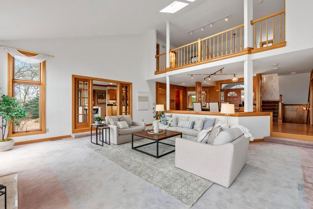 702 Haddonstone PLACE, Mequon, WI 53092
