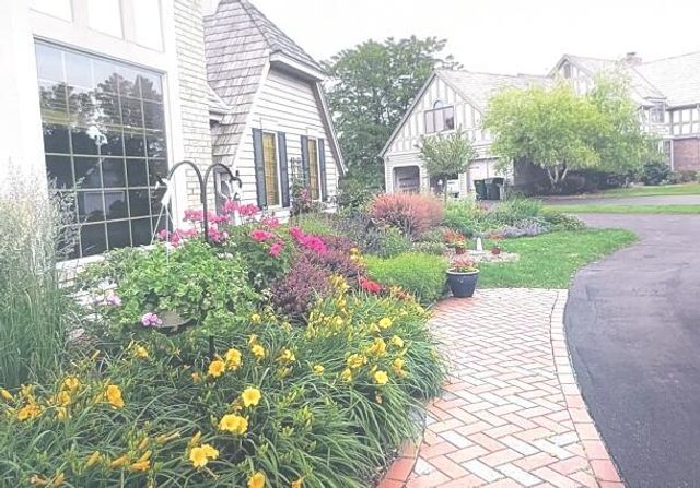702 Haddonstone PLACE, Mequon, WI 53092