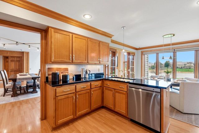 702 Haddonstone PLACE, Mequon, WI 53092