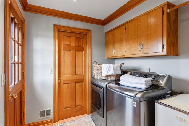 702 Haddonstone PLACE, Mequon, WI 53092
