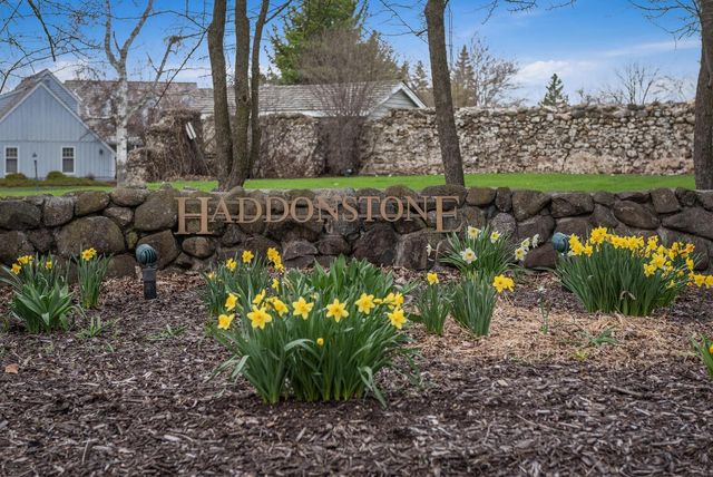 702 Haddonstone PLACE, Mequon, WI 53092