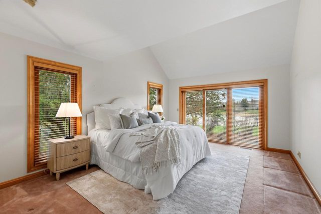 702 Haddonstone PLACE, Mequon, WI 53092