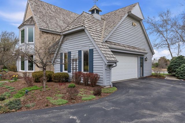 702 Haddonstone PLACE, Mequon, WI 53092