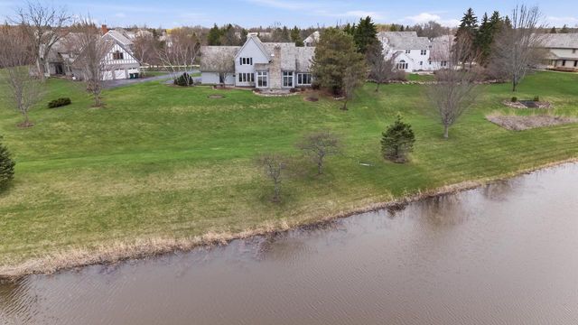 702 Haddonstone PLACE, Mequon, WI 53092