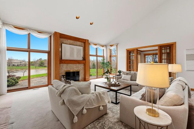 702 Haddonstone PLACE, Mequon, WI 53092
