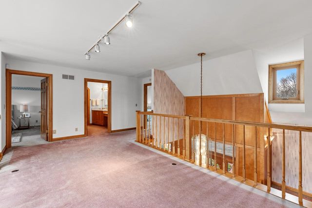 702 Haddonstone PLACE, Mequon, WI 53092
