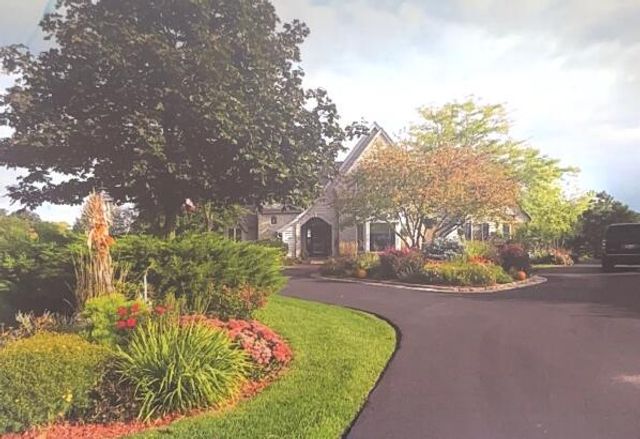 702 Haddonstone PLACE, Mequon, WI 53092