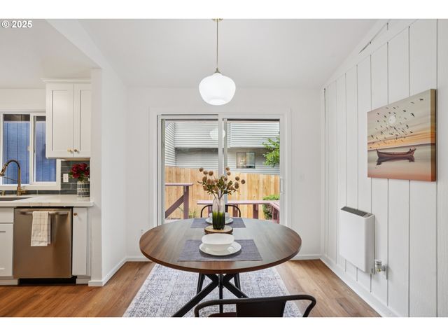 5017 Sw BRUGGER St, Portland, OR 97219