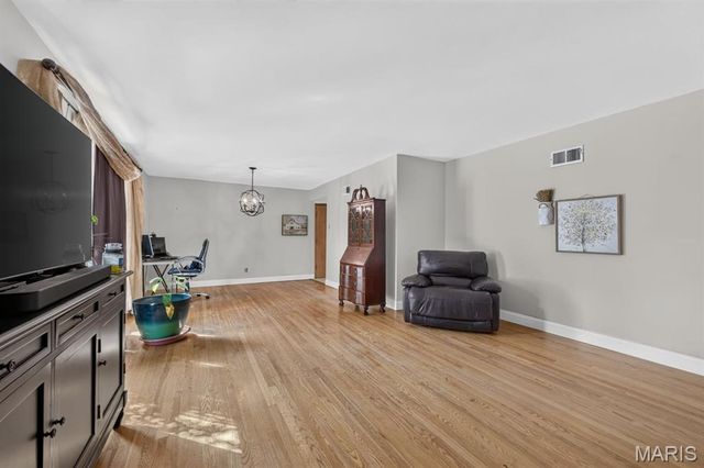 4956 Theiss Road, St Louis, MO 63128