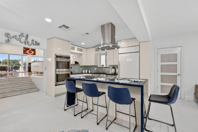 317 S Riverside Dr, Pompano Beach, FL 33062
