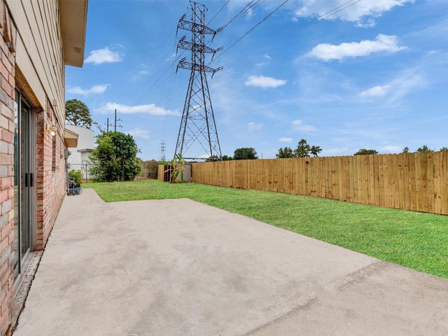 4003 Swinden Drive, Houston, TX 77066