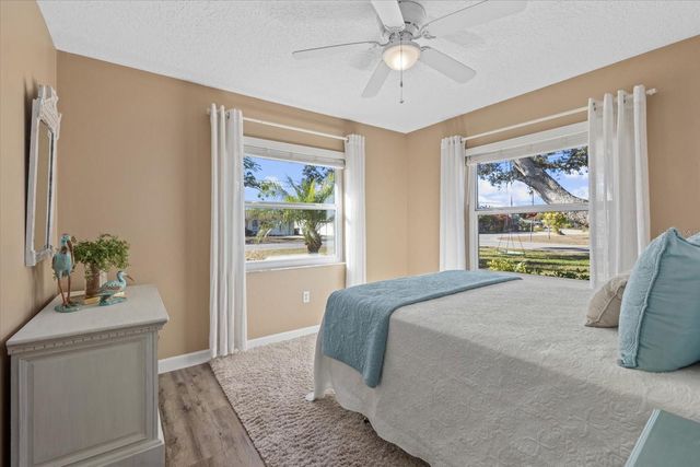 800 CHURCH STREET, Nokomis, FL 34275