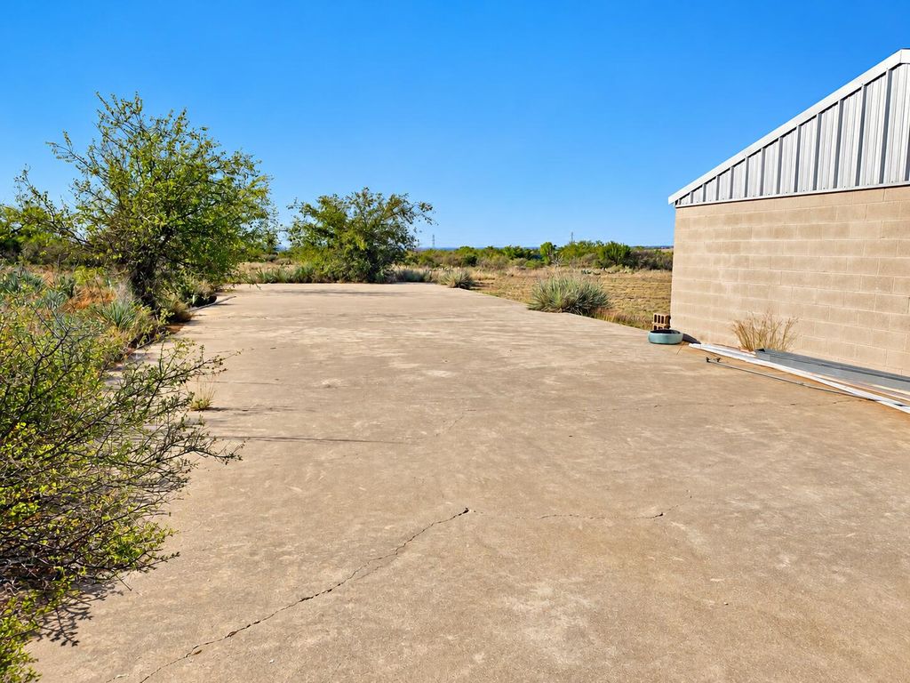 Image 14 of property listing at 7154 Dale Lane, San Angelo, TX 76905