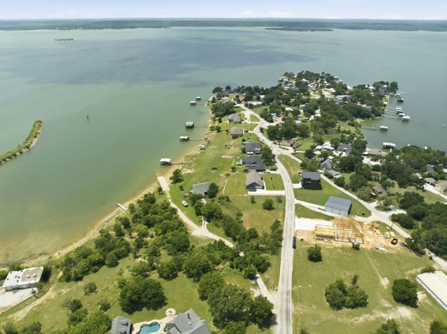 000 Twin Hills Road, Lake Bridgeport, TX 76426