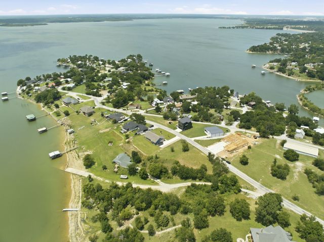 000 Twin Hills Road, Lake Bridgeport, TX 76426
