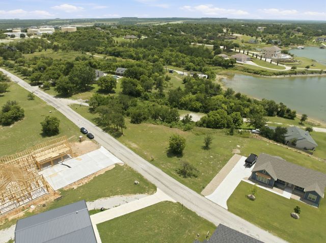 000 Twin Hills Road, Lake Bridgeport, TX 76426