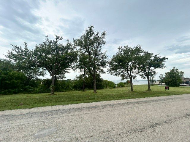000 Twin Hills Road, Lake Bridgeport, TX 76426
