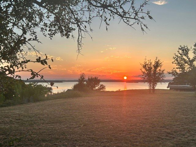 000 Twin Hills Road, Lake Bridgeport, TX 76426
