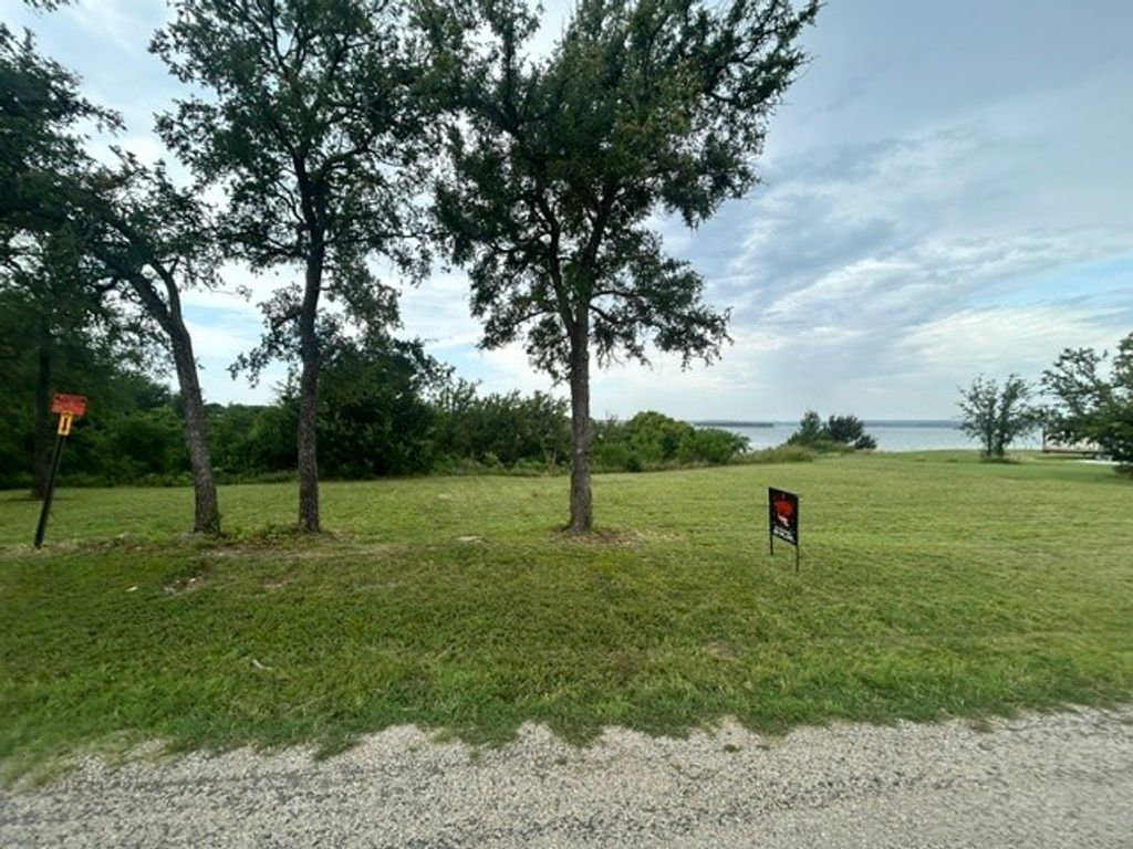 000 Twin Hills Road, Lake Bridgeport, TX 76426