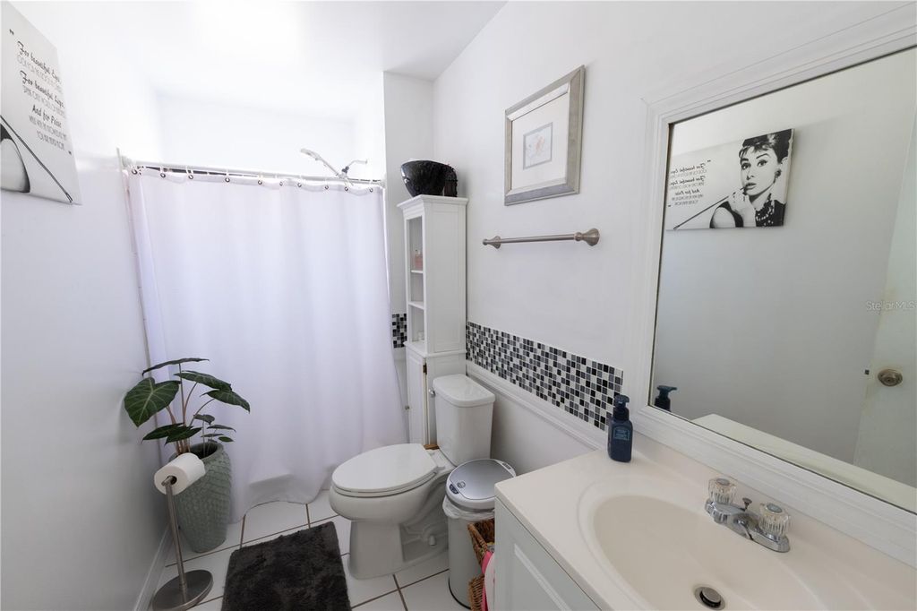 Image 14 of property listing at 5029 LEDGEWOOD WAY, Orlando, FL 32821