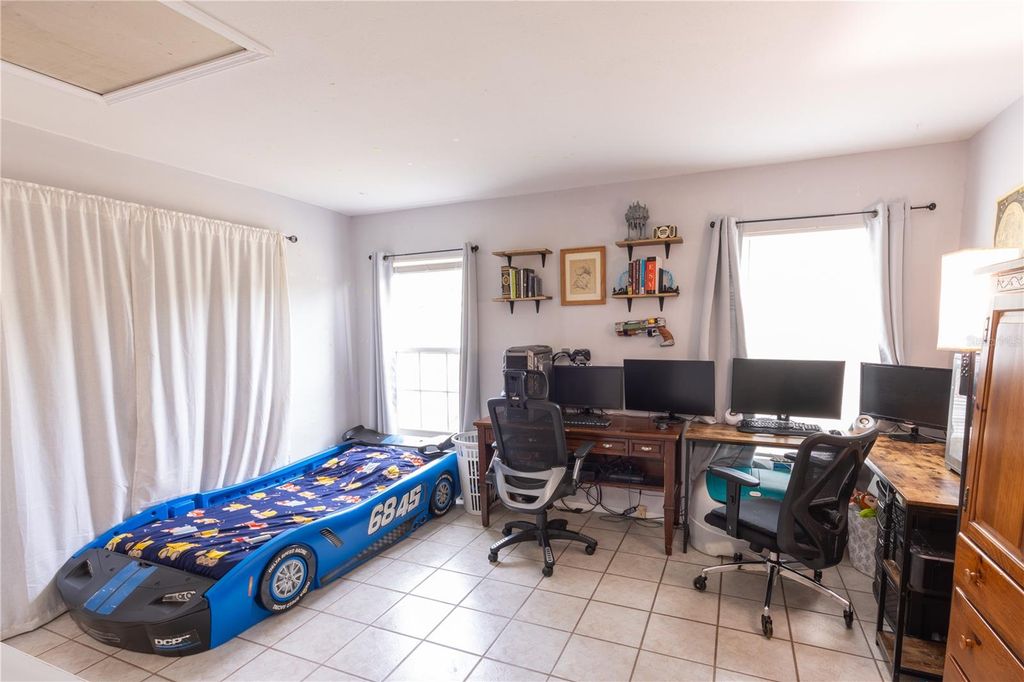 Image 17 of property listing at 5029 LEDGEWOOD WAY, Orlando, FL 32821