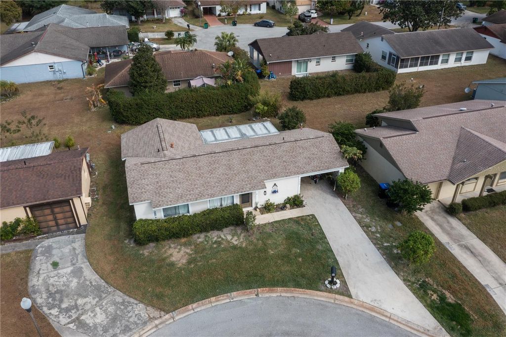 Image 4 of property listing at 5029 LEDGEWOOD WAY, Orlando, FL 32821