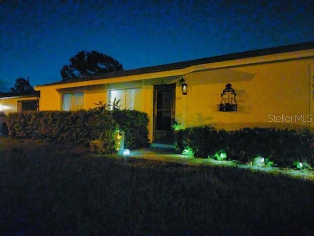 Image 5 of property listing at 5029 LEDGEWOOD WAY, Orlando, FL 32821