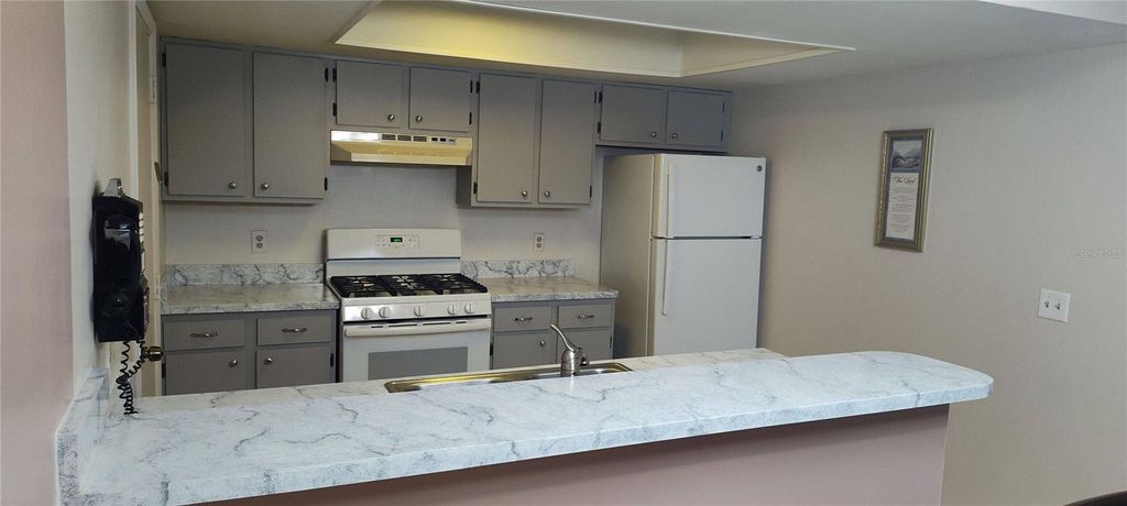 Image 6 of property listing at 5029 LEDGEWOOD WAY, Orlando, FL 32821