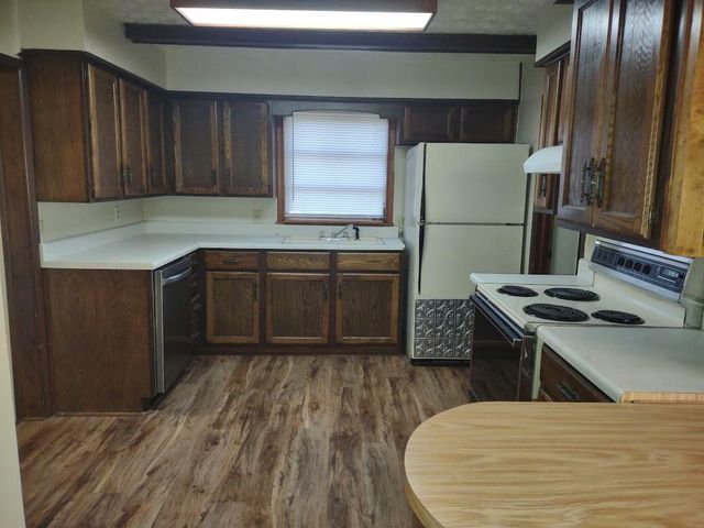 3420 E Valley Water Mill Road, Springfield, MO 65803