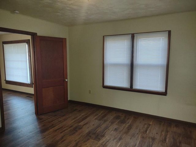 3420 E Valley Water Mill Road, Springfield, MO 65803