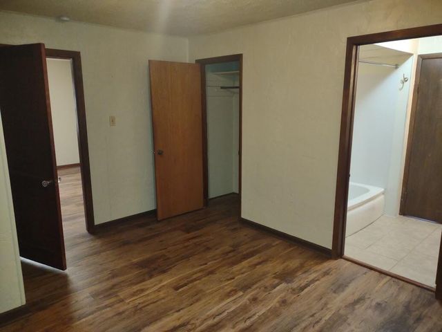 3420 E Valley Water Mill Road, Springfield, MO 65803