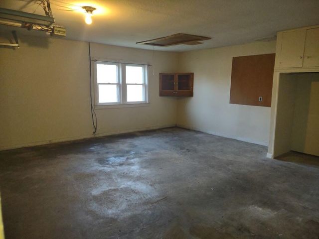 3420 E Valley Water Mill Road, Springfield, MO 65803