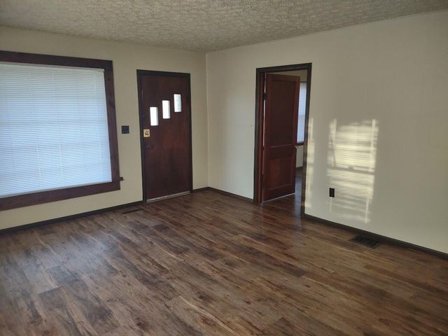 3420 E Valley Water Mill Road, Springfield, MO 65803