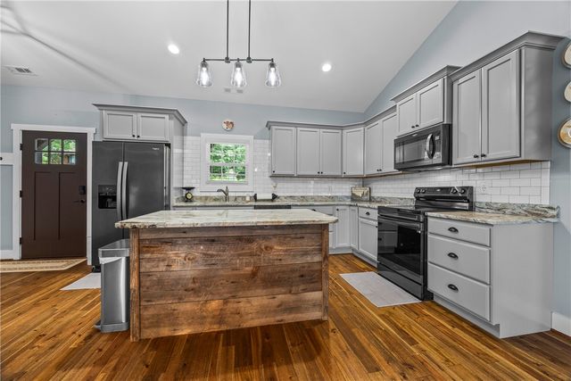 132 Cherokee Lane, Lavonia, GA 30553