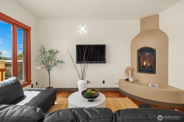 371 W Olympic Place, Seattle, WA 98119