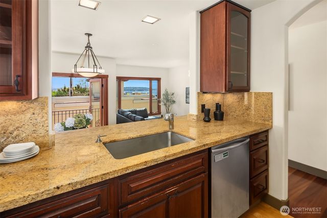 371 W Olympic Place, Seattle, WA 98119