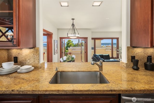 371 W Olympic Place, Seattle, WA 98119