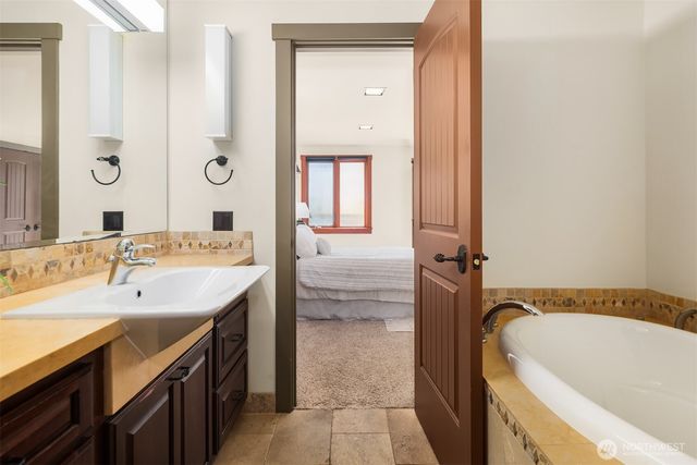 371 W Olympic Place, Seattle, WA 98119