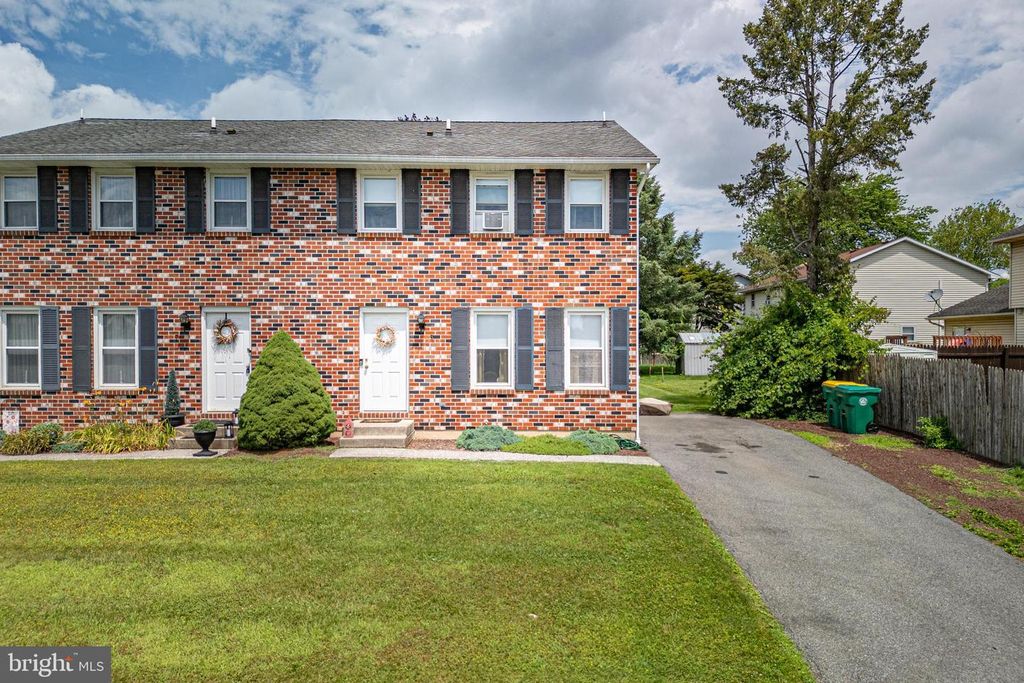 5 ROSEMONT CT, Easton, PA 18045