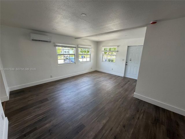 2910 NW 25th Street, Fort Lauderdale, FL 33311