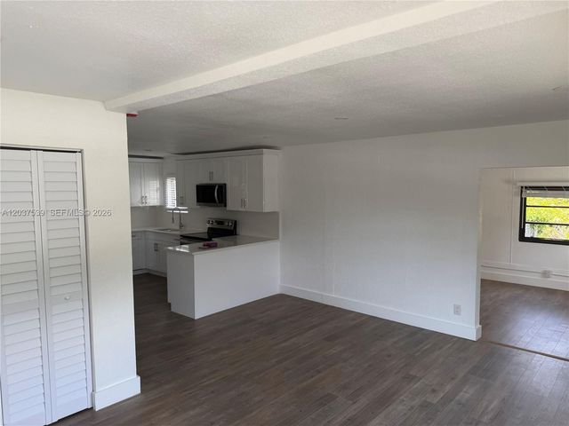 2910 NW 25th Street, Fort Lauderdale, FL 33311