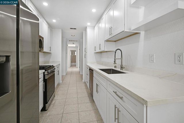 320 Warmcastle Court, Martinez, CA 94553