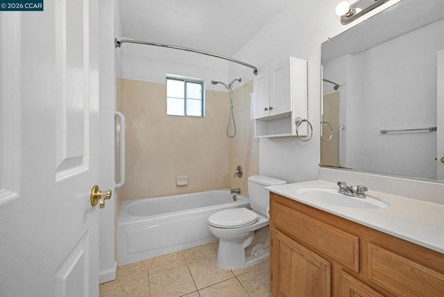 320 Warmcastle Court, Martinez, CA 94553